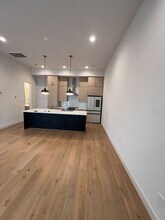 2414 Gray St in Houston, TX - Building Photo - Building Photo