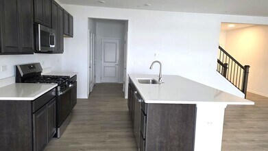 460 Hathaway Ln in Oswego, IL - Building Photo - Building Photo