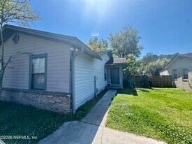 8846 Cavender Dr in Jacksonville, FL - Building Photo