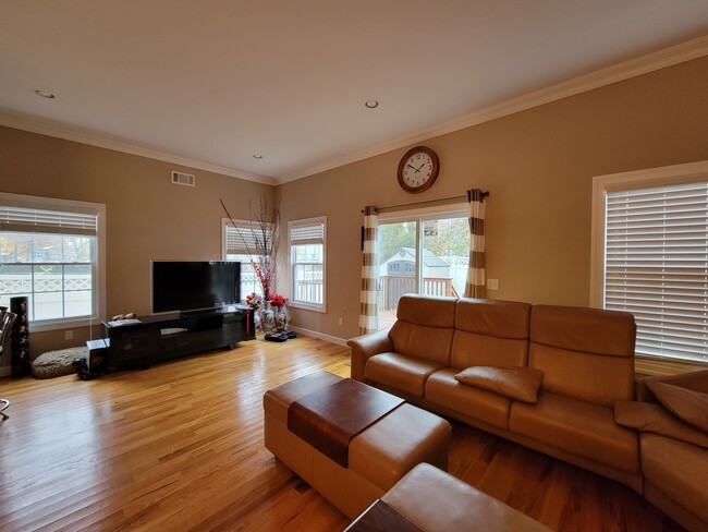 property at 21 Spencer Pl