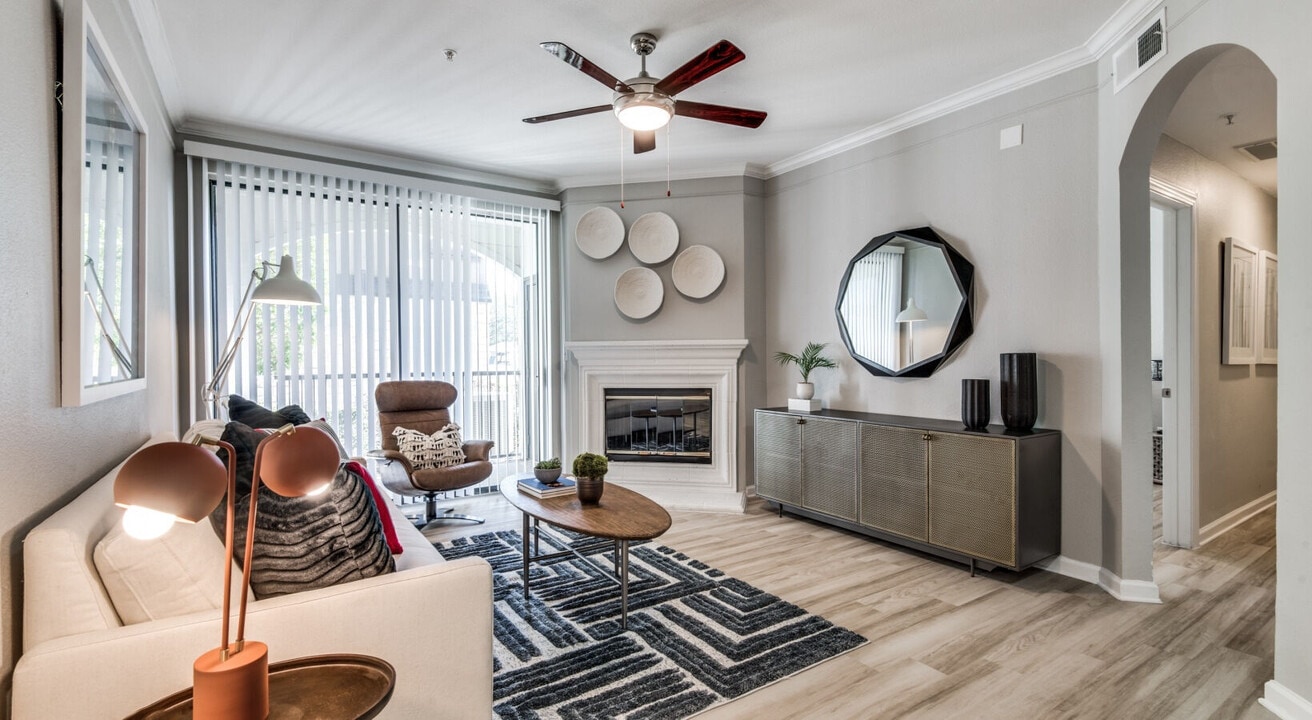 The Vincent in Dallas, TX - Building Photo