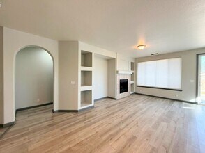 633 Chandon Dr in Merced, CA - Foto de edificio - Building Photo