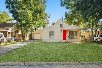 203 W Hart Ave in Pasadena, TX - Building Photo - Building Photo