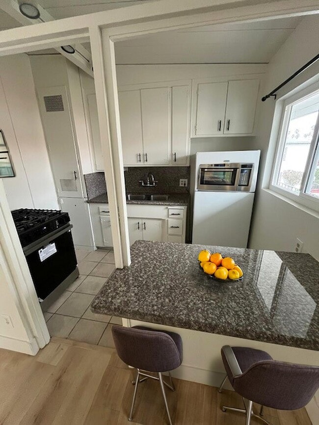 25 Bennett Ave, Unit 7 in Long Beach, CA - Building Photo - Building Photo