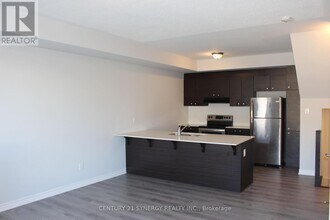 537 Ozawa Private in Ottawa, ON - Building Photo - Building Photo