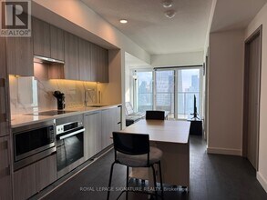 3 Concord Cityplace Wy in Toronto, ON - Building Photo - Building Photo