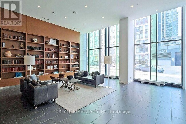 170-1170 Fort York Blvd in Toronto, ON - Building Photo - Building Photo