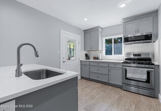 146 24th St in Cocoa Beach, FL - Building Photo - Building Photo