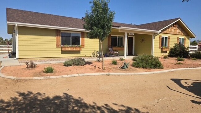 2741 W Ave O in Palmdale, CA - Building Photo - Building Photo