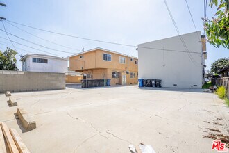 241 W 84th St in Los Angeles, CA - Building Photo - Building Photo