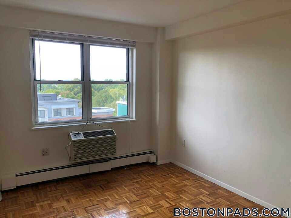 185 Freeman St in Brookline, MA - Building Photo