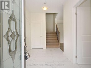 331 Squire Cres in Oakville, ON - Building Photo - Building Photo