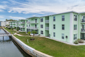 Dolphin Pointe of Dunedin in Dunedin, FL - Building Photo - Building Photo