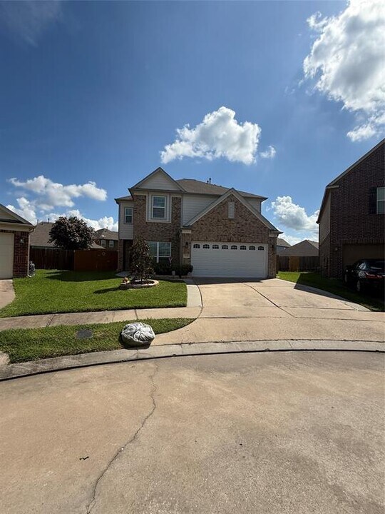 18306 Fresh Air Ct in Houston, TX - Building Photo