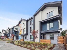 ArtHaus Chestnut in Oakland, CA - Building Photo