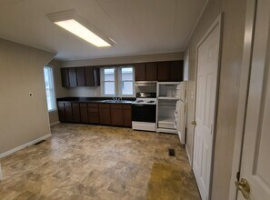 609 E Water St, Unit East unit in Decorah, IA - Foto de edificio - Building Photo