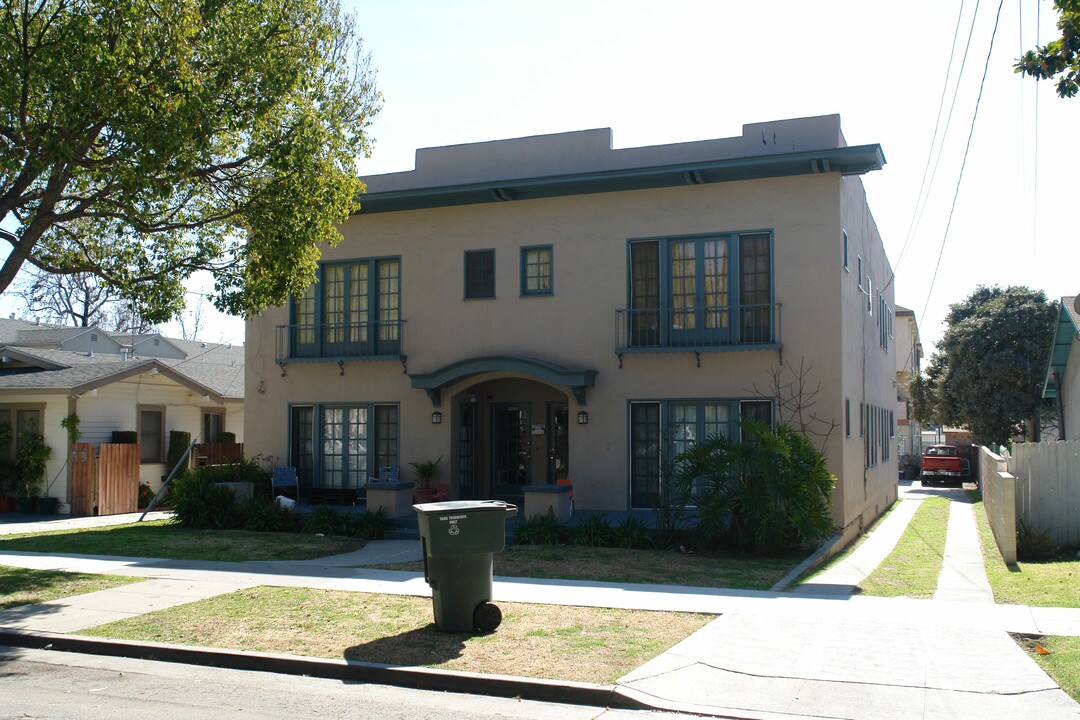 1134 E Chestnut St in Glendale, CA - Building Photo