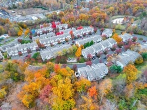 105 Wallace Ct in Dunellen, NJ - Building Photo - Building Photo