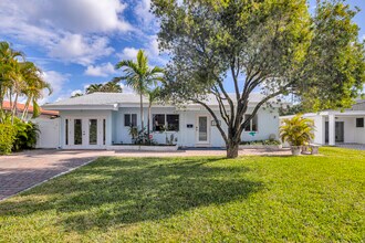 348 SE 18th Ave in Deerfield Beach, FL - Building Photo - Building Photo