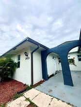 2433 SW 58th Manor in Fort Lauderdale, FL - Building Photo - Building Photo