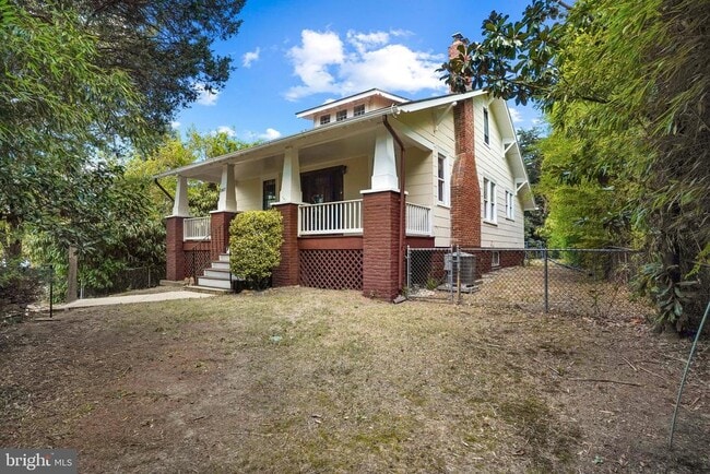 property at 2417 Washington Blvd