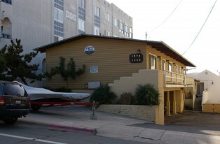 3874 Riviera Dr in San Diego, CA - Building Photo