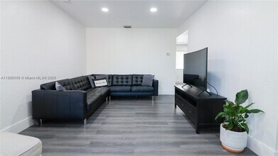 15330 SW 134th Pl in Miami, FL - Building Photo - Building Photo