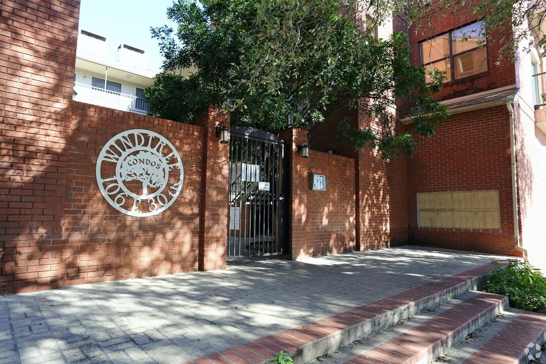 106 E 30th St in Austin, TX - Foto de edificio