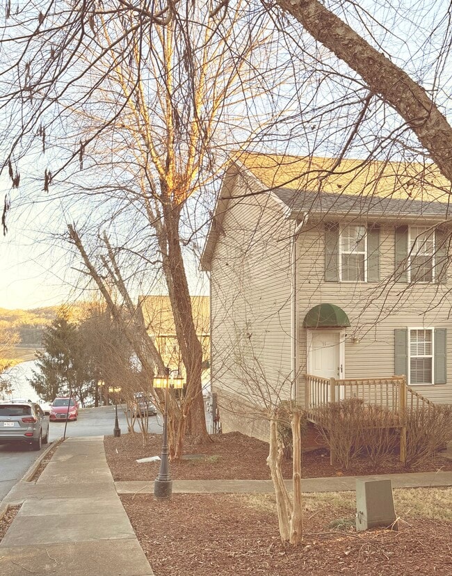 14 Lake Village Ct, Unit 14 Lake Village Ct