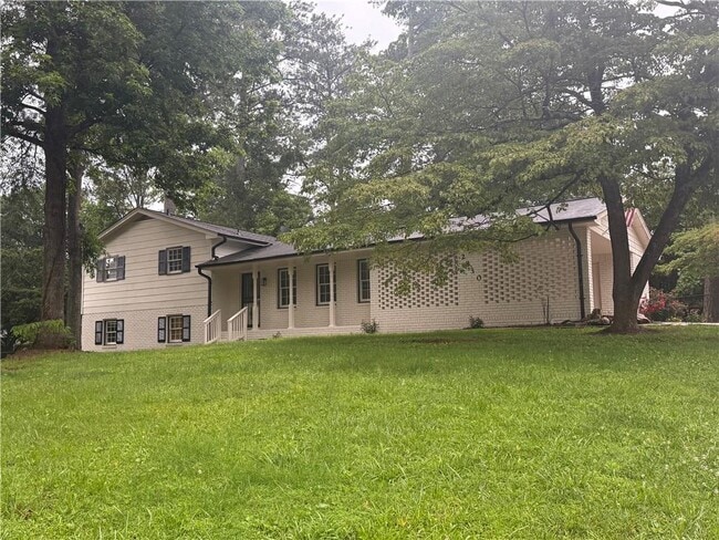 2830 Idlewood Dr
