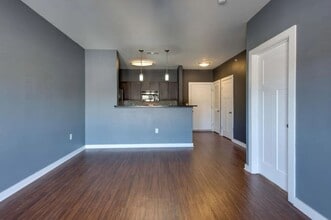 2197 Nolensville Pike, Unit Unit 326 in Nashville, TN - Foto de edificio - Building Photo