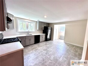 219 Hilton St in Highland Park, NJ - Building Photo - Building Photo