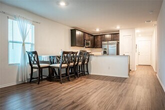 406 Halfmoon Dr in Lockhart, TX - Building Photo - Building Photo