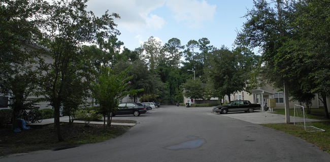 1710 NW 7th St in Gainesville, FL - Foto de edificio - Building Photo