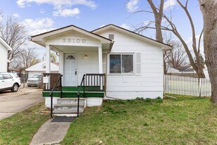 23100 Shakespeare Ave in Eastpointe, MI - Building Photo
