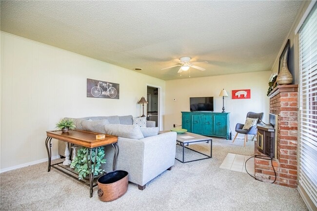 107 NW Winfield Ln in Bentonville, AR - Building Photo - Building Photo