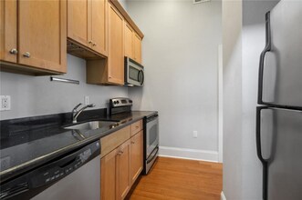 1544 Camp St, Unit 9 in New Orleans, LA - Foto de edificio - Building Photo