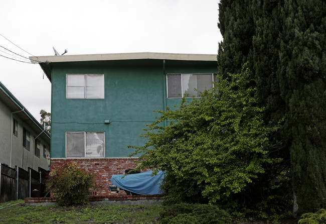 7716 Ney Ave in Oakland, CA - Building Photo - Building Photo