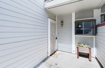 7417 Auburn Oaks Ct in Citrus Heights, CA - Foto de edificio - Building Photo