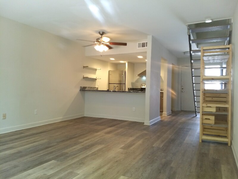 8802 Ilona Ln, Unit 2 in Houston, TX - Building Photo
