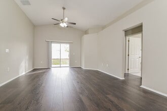 11354 Pinewood Cove Ln in Orlando, FL - Foto de edificio - Building Photo