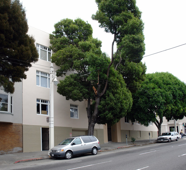 2300 Van Ness Ave in San Francisco, CA - Foto de edificio - Building Photo