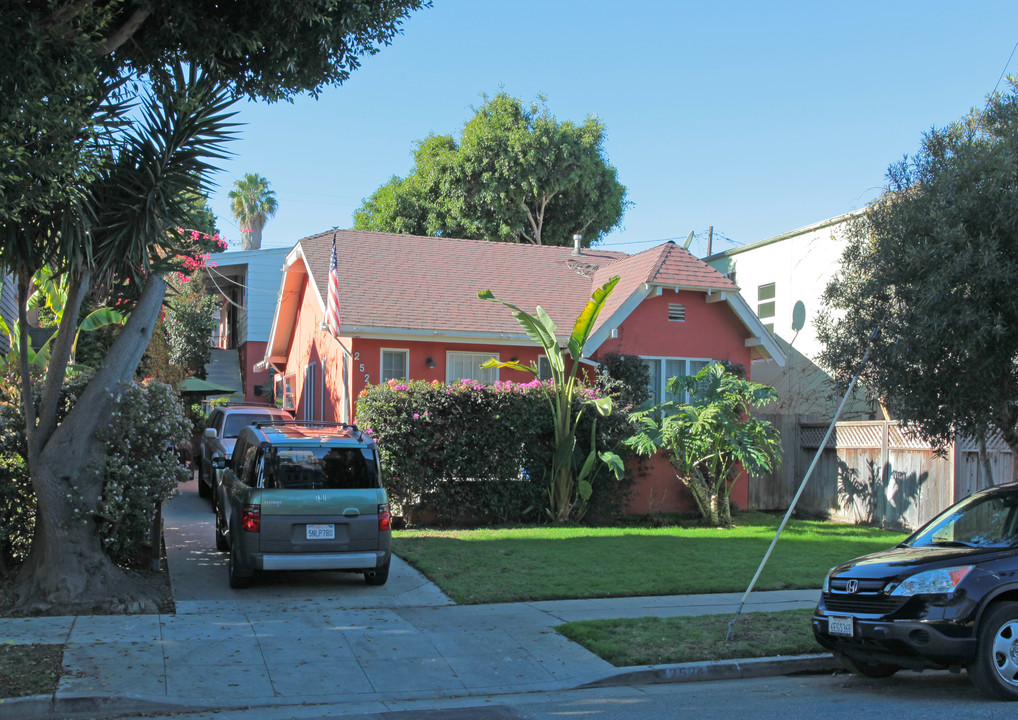 2524 5th St in Santa Monica, CA - Building Photo