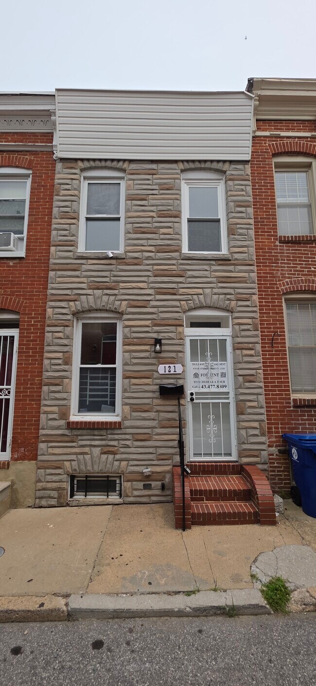 property at 121 N Bradford St