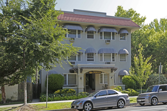 Crisler Apartments in Sacramento, CA - Foto de edificio - Building Photo