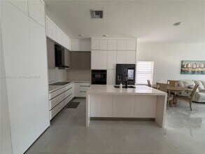 2481 NE 2nd Dr in Homestead, FL - Building Photo - Building Photo