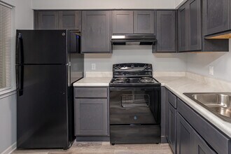 Cedarbrook Apartments in Baton Rouge, LA - Building Photo - Interior Photo