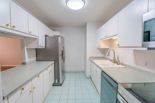 property at 725 Kapiolani Blvd
