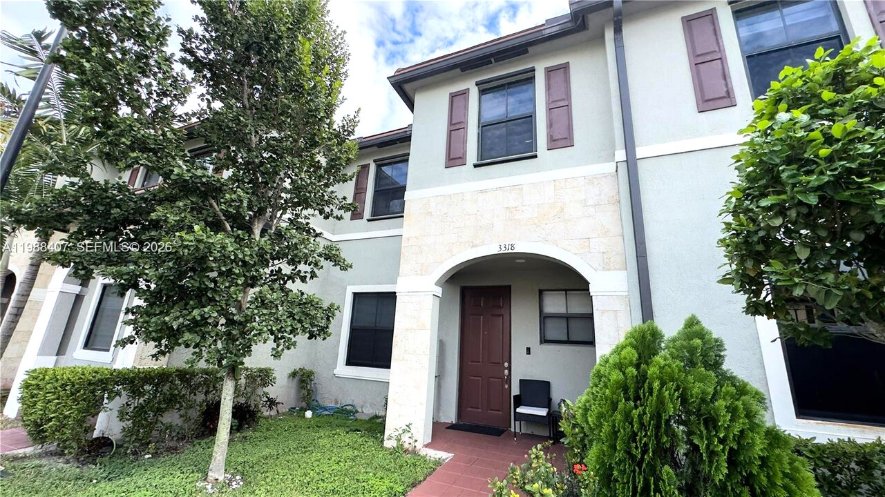 3318 W 106th Ter in Hialeah, FL - Building Photo