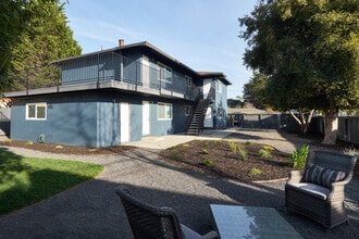 24th Ave Apartments in Santa Cruz, CA - Foto de edificio - Building Photo